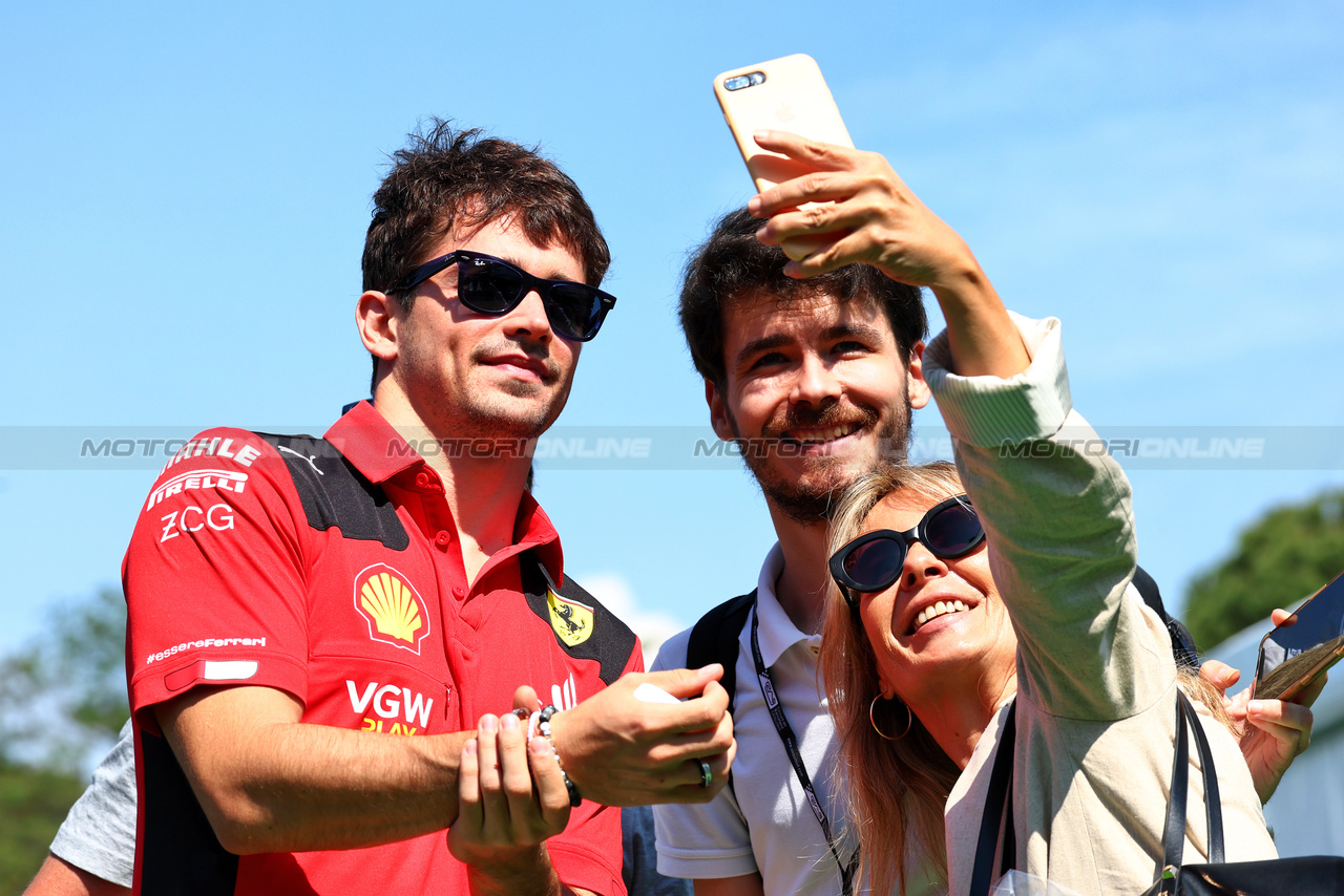 GP SPAGNA, Charles Leclerc (MON) Ferrari with fans.

02.06.2023 Formula 1 World Championship, Rd 8, Spanish Grand Prix, Barcelona, Spain, Practice Day.

 - www.xpbimages.com, EMail: requests@xpbimages.com ¬© Copyright: Coates / XPB Images