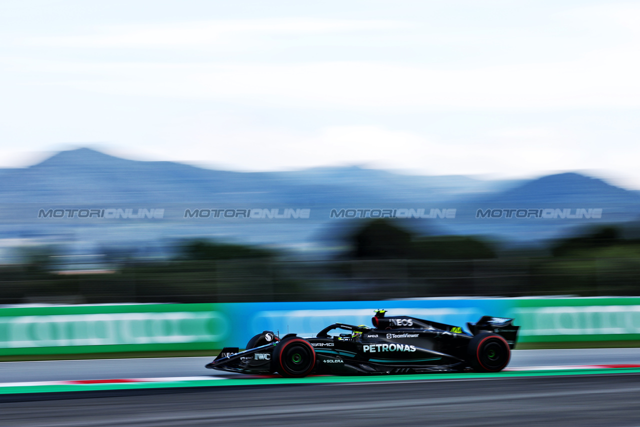 GP SPAGNA, Lewis Hamilton (GBR) Mercedes AMG F1 W14.

02.06.2023 Formula 1 World Championship, Rd 8, Spanish Grand Prix, Barcelona, Spain, Practice Day.

 - www.xpbimages.com, EMail: requests@xpbimages.com ¬© Copyright: Coates / XPB Images