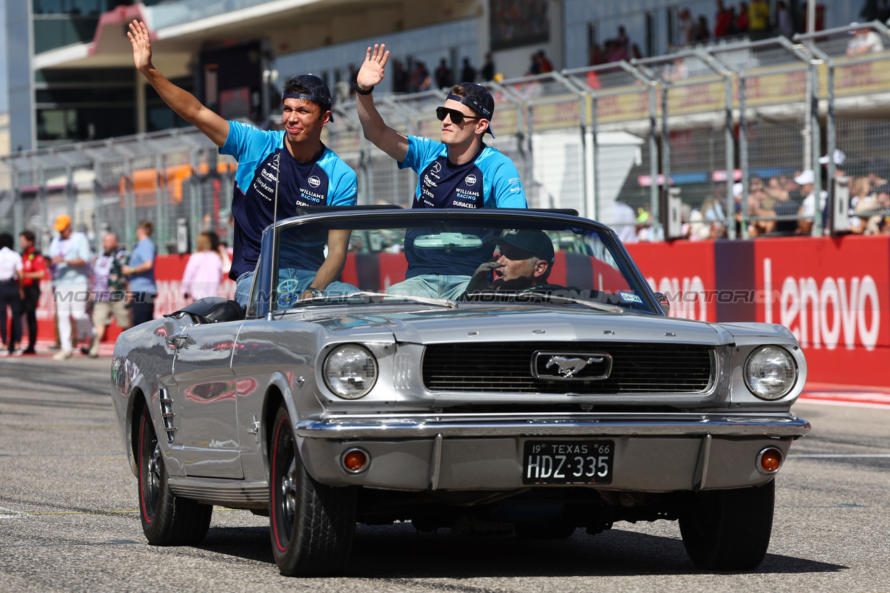 GP STATI UNITI, (L to R): Alexander Albon (THA) Williams Racing e Logan Sargeant (USA) Williams Racing on the drivers' parade.

22.10.2023. Formula 1 World Championship, Rd 19, United States Grand Prix, Austin, Texas, USA, Gara Day.

- www.xpbimages.com, EMail: requests@xpbimages.com © Copyright: Batchelor / XPB Images