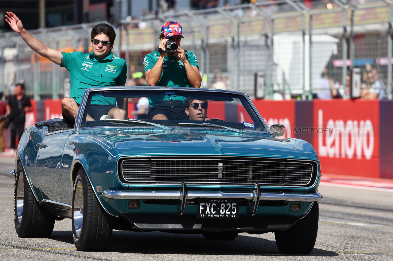GP STATI UNITI, (L to R): Lance Stroll (CDN) Aston Martin F1 Team e Fernando Alonso (ESP) Aston Martin F1 Team on the drivers' parade.

22.10.2023. Formula 1 World Championship, Rd 19, United States Grand Prix, Austin, Texas, USA, Gara Day.

- www.xpbimages.com, EMail: requests@xpbimages.com © Copyright: Batchelor / XPB Images