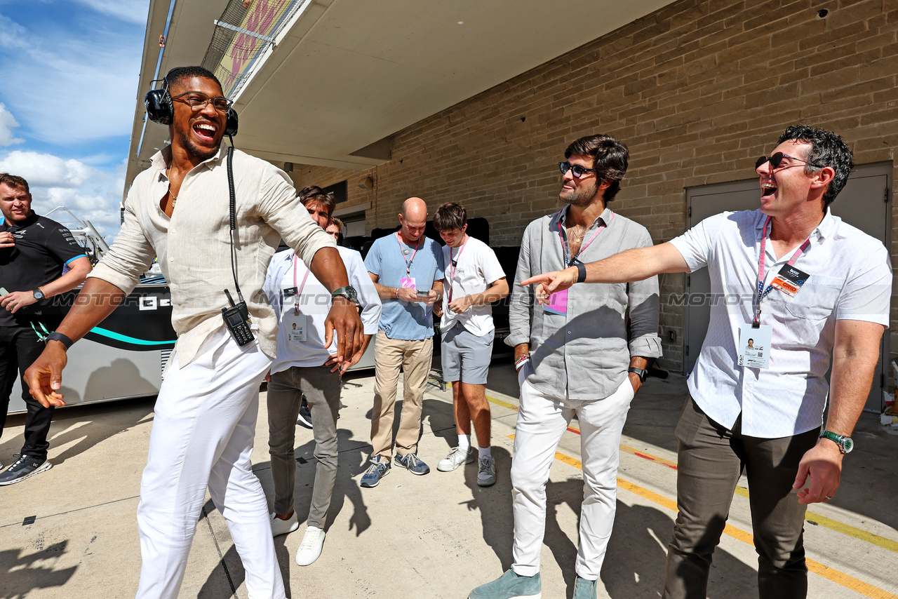 GP STATI UNITI, (L to R): Anthony Joshua (GBR) Boxer e Otro Capital Alpine F1 Team Investor with Rory McIlroy (GBR) Professional Golfer e Otro Capital Alpine F1 Team Investor.

22.10.2023. Formula 1 World Championship, Rd 19, United States Grand Prix, Austin, Texas, USA, Gara Day.

- www.xpbimages.com, EMail: requests@xpbimages.com © Copyright: Moy / XPB Images