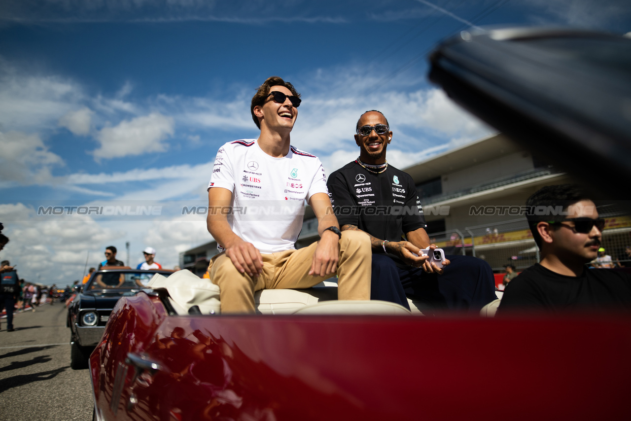 GP STATI UNITI, (L to R): George Russell (GBR) Mercedes AMG F1 e Lewis Hamilton (GBR) Mercedes AMG F1 on the drivers' parade.

22.10.2023. Formula 1 World Championship, Rd 19, United States Grand Prix, Austin, Texas, USA, Gara Day.

- www.xpbimages.com, EMail: requests@xpbimages.com © Copyright: Price / XPB Images