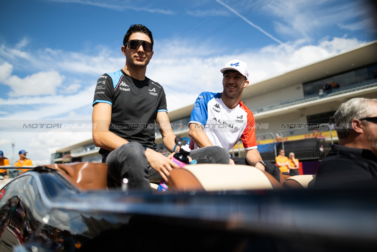 GP STATI UNITI, (L to R): Esteban Ocon (FRA) Alpine F1 Team e Pierre Gasly (FRA) Alpine F1 Team on the drivers' parade.

22.10.2023. Formula 1 World Championship, Rd 19, United States Grand Prix, Austin, Texas, USA, Gara Day.

- www.xpbimages.com, EMail: requests@xpbimages.com © Copyright: Price / XPB Images