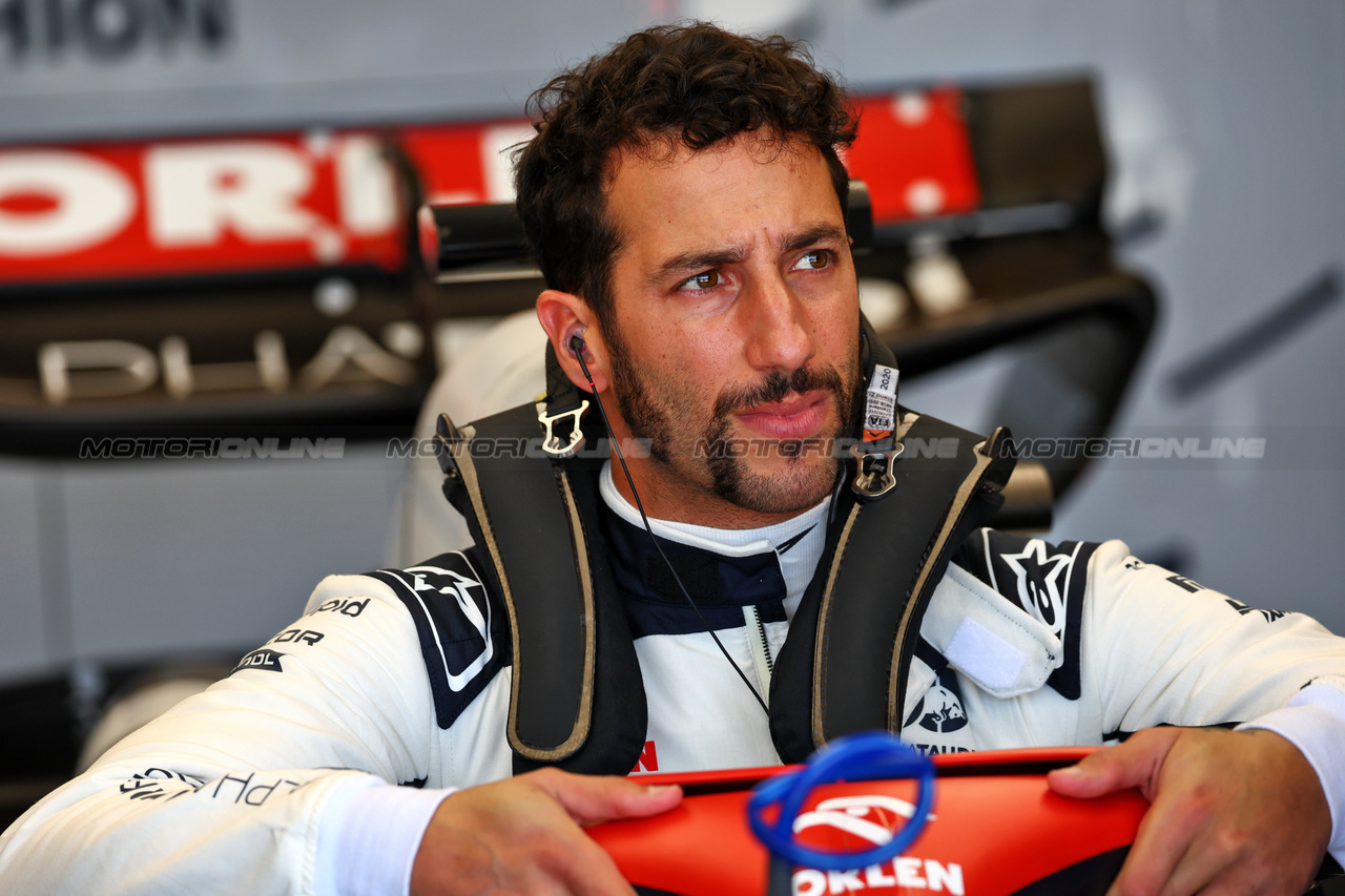 GP STATI UNITI, Daniel Ricciardo (AUS) AlphaTauri AT04.

22.10.2023. Formula 1 World Championship, Rd 19, United States Grand Prix, Austin, Texas, USA, Gara Day.

 - www.xpbimages.com, EMail: requests@xpbimages.com © Copyright: Coates / XPB Images