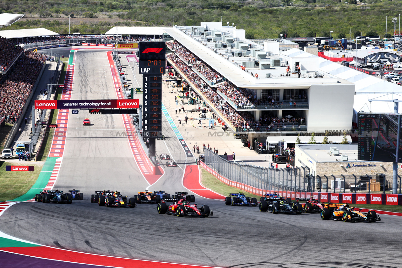 GP STATI UNITI, Lando Norris (GBR) McLaren MCL60 davanti a at the partenza of the race.

22.10.2023. Formula 1 World Championship, Rd 19, United States Grand Prix, Austin, Texas, USA, Gara Day.

- www.xpbimages.com, EMail: requests@xpbimages.com © Copyright: Batchelor / XPB Images