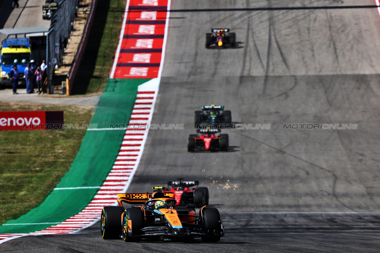 GP STATI UNITI, Lando Norris (GBR) McLaren MCL60.

22.10.2023. Formula 1 World Championship, Rd 19, United States Grand Prix, Austin, Texas, USA, Gara Day.

- www.xpbimages.com, EMail: requests@xpbimages.com © Copyright: Batchelor / XPB Images