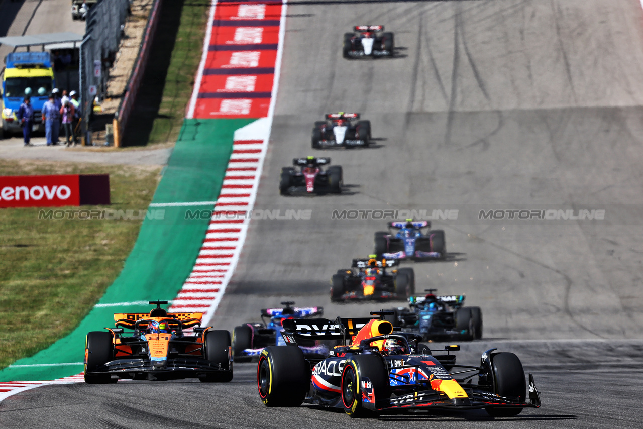 GP STATI UNITI, Max Verstappen (NLD) Red Bull Racing RB19.

22.10.2023. Formula 1 World Championship, Rd 19, United States Grand Prix, Austin, Texas, USA, Gara Day.

- www.xpbimages.com, EMail: requests@xpbimages.com © Copyright: Batchelor / XPB Images