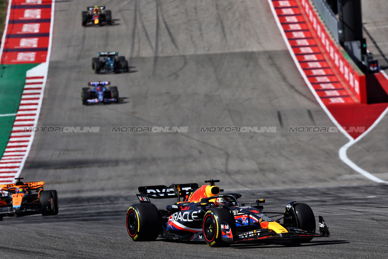 GP STATI UNITI, Max Verstappen (NLD) Red Bull Racing RB19.

22.10.2023. Formula 1 World Championship, Rd 19, United States Grand Prix, Austin, Texas, USA, Gara Day.

- www.xpbimages.com, EMail: requests@xpbimages.com © Copyright: Batchelor / XPB Images