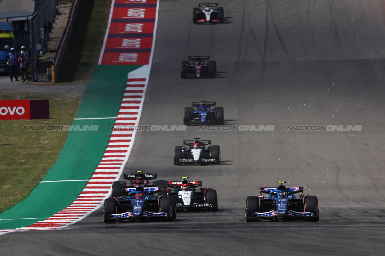GP STATI UNITI, (L to R): Esteban Ocon (FRA) Alpine F1 Team A523 e Pierre Gasly (FRA) Alpine F1 Team A523 battle for position.

22.10.2023. Formula 1 World Championship, Rd 19, United States Grand Prix, Austin, Texas, USA, Gara Day.

- www.xpbimages.com, EMail: requests@xpbimages.com © Copyright: Batchelor / XPB Images