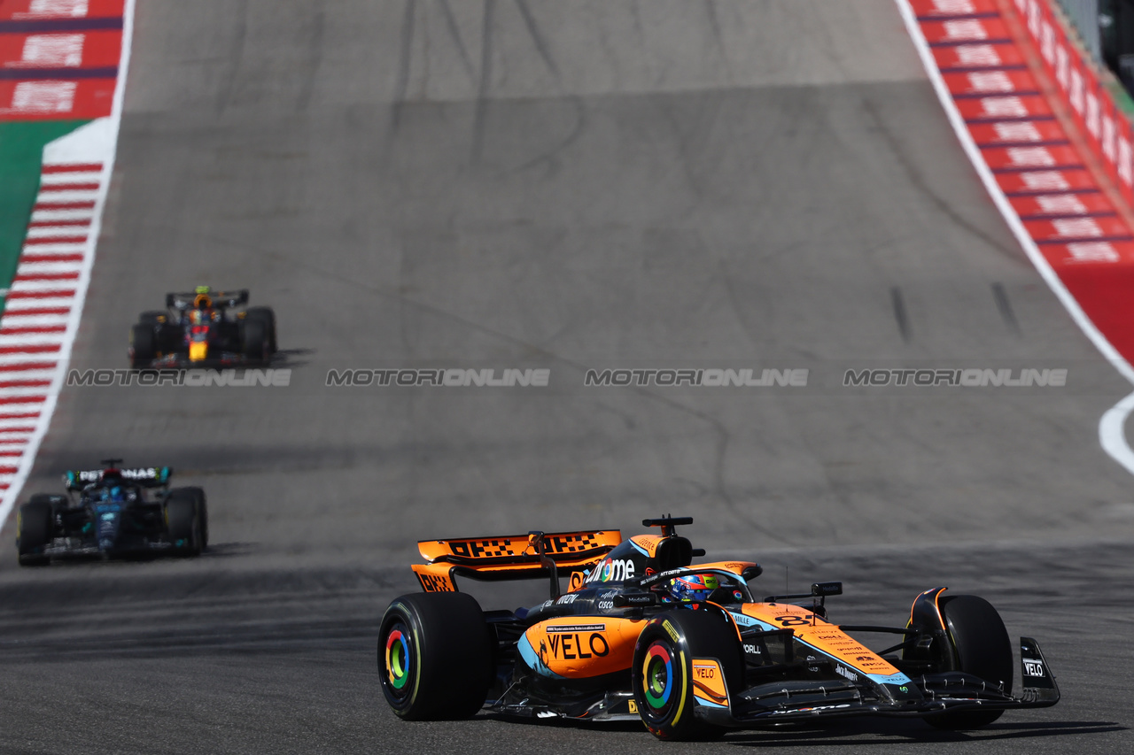GP STATI UNITI, Oscar Piastri (AUS) McLaren MCL60.

22.10.2023. Formula 1 World Championship, Rd 19, United States Grand Prix, Austin, Texas, USA, Gara Day.

- www.xpbimages.com, EMail: requests@xpbimages.com © Copyright: Batchelor / XPB Images