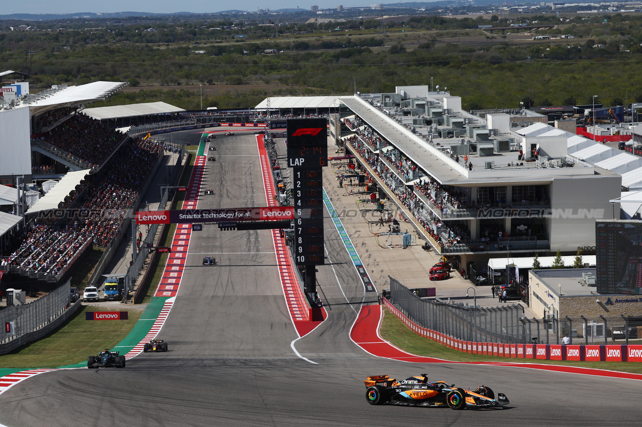 GP STATI UNITI, Oscar Piastri (AUS) McLaren MCL60.

22.10.2023. Formula 1 World Championship, Rd 19, United States Grand Prix, Austin, Texas, USA, Gara Day.

- www.xpbimages.com, EMail: requests@xpbimages.com © Copyright: Batchelor / XPB Images