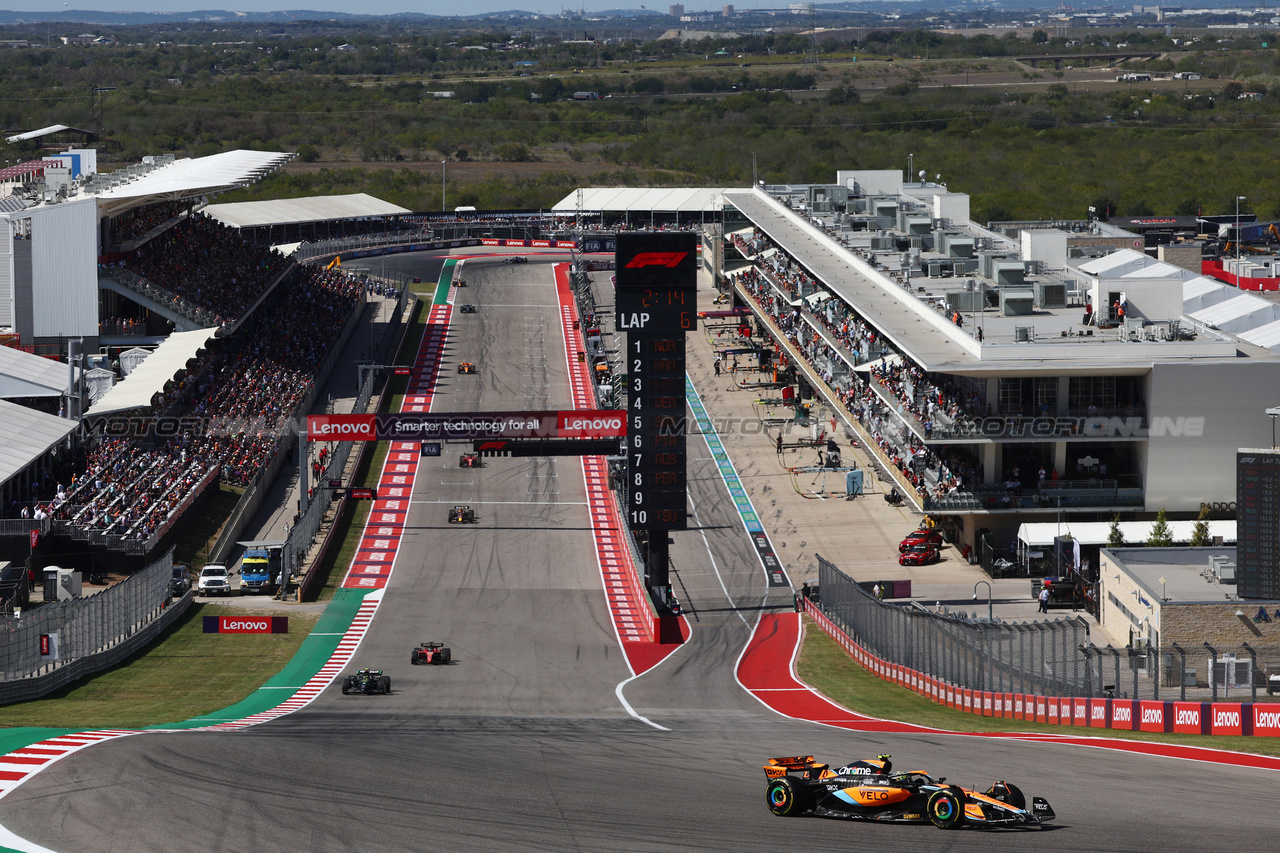 GP STATI UNITI, Lando Norris (GBR) McLaren MCL60.

22.10.2023. Formula 1 World Championship, Rd 19, United States Grand Prix, Austin, Texas, USA, Gara Day.

- www.xpbimages.com, EMail: requests@xpbimages.com © Copyright: Batchelor / XPB Images