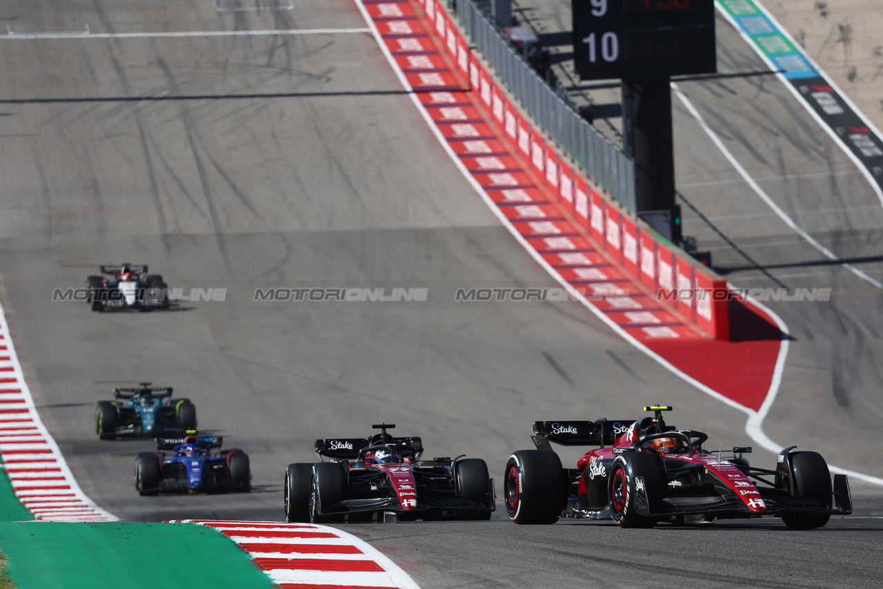 GP STATI UNITI, Zhou Guanyu (CHN) Alfa Romeo F1 Team C43.

22.10.2023. Formula 1 World Championship, Rd 19, United States Grand Prix, Austin, Texas, USA, Gara Day.

- www.xpbimages.com, EMail: requests@xpbimages.com © Copyright: Batchelor / XPB Images