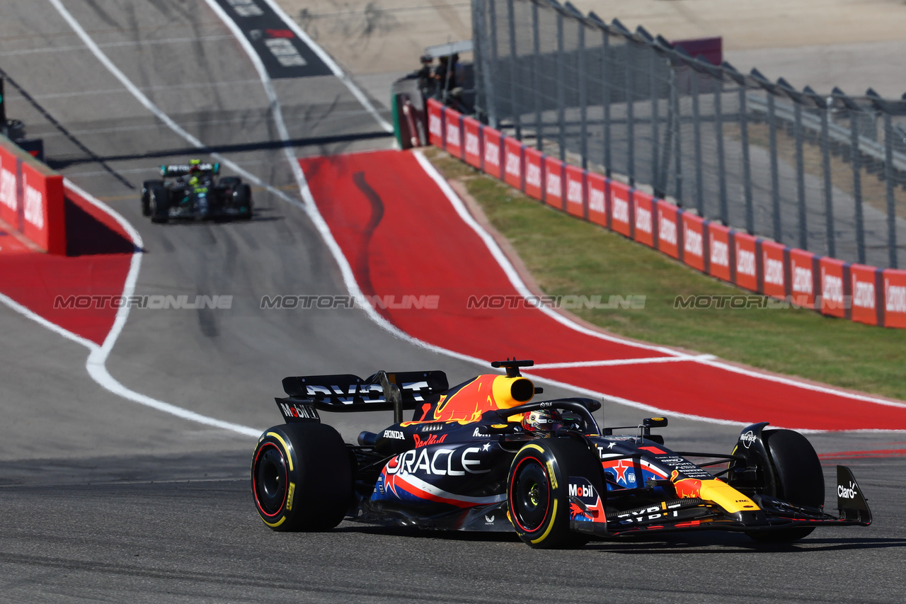 GP STATI UNITI, Max Verstappen (NLD) Red Bull Racing RB19.

22.10.2023. Formula 1 World Championship, Rd 19, United States Grand Prix, Austin, Texas, USA, Gara Day.

- www.xpbimages.com, EMail: requests@xpbimages.com © Copyright: Batchelor / XPB Images