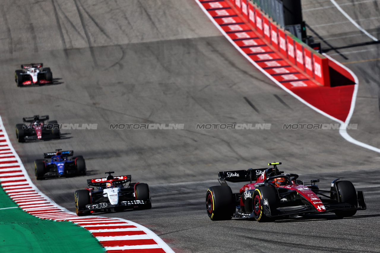 GP STATI UNITI, Zhou Guanyu (CHN) Alfa Romeo F1 Team C43.

22.10.2023. Formula 1 World Championship, Rd 19, United States Grand Prix, Austin, Texas, USA, Gara Day.

- www.xpbimages.com, EMail: requests@xpbimages.com © Copyright: Batchelor / XPB Images