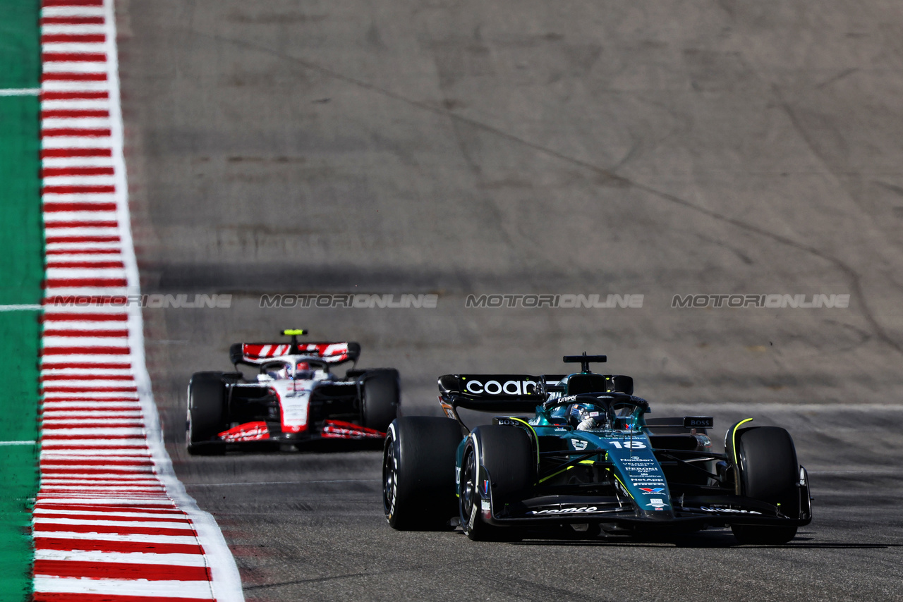 GP STATI UNITI, Lance Stroll (CDN) Aston Martin F1 Team AMR23.

22.10.2023. Formula 1 World Championship, Rd 19, United States Grand Prix, Austin, Texas, USA, Gara Day.

- www.xpbimages.com, EMail: requests@xpbimages.com © Copyright: Batchelor / XPB Images