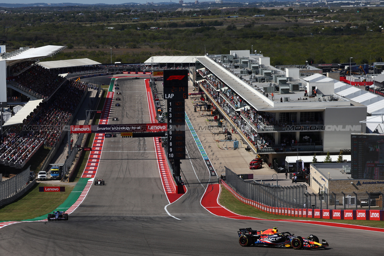 GP STATI UNITI, Sergio Perez (MEX) Red Bull Racing RB19.

22.10.2023. Formula 1 World Championship, Rd 19, United States Grand Prix, Austin, Texas, USA, Gara Day.

- www.xpbimages.com, EMail: requests@xpbimages.com © Copyright: Batchelor / XPB Images