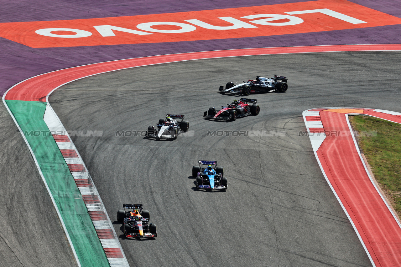 GP STATI UNITI, Sergio Perez (MEX) Red Bull Racing RB19.

22.10.2023. Formula 1 World Championship, Rd 19, United States Grand Prix, Austin, Texas, USA, Gara Day.

 - www.xpbimages.com, EMail: requests@xpbimages.com © Copyright: Rew / XPB Images