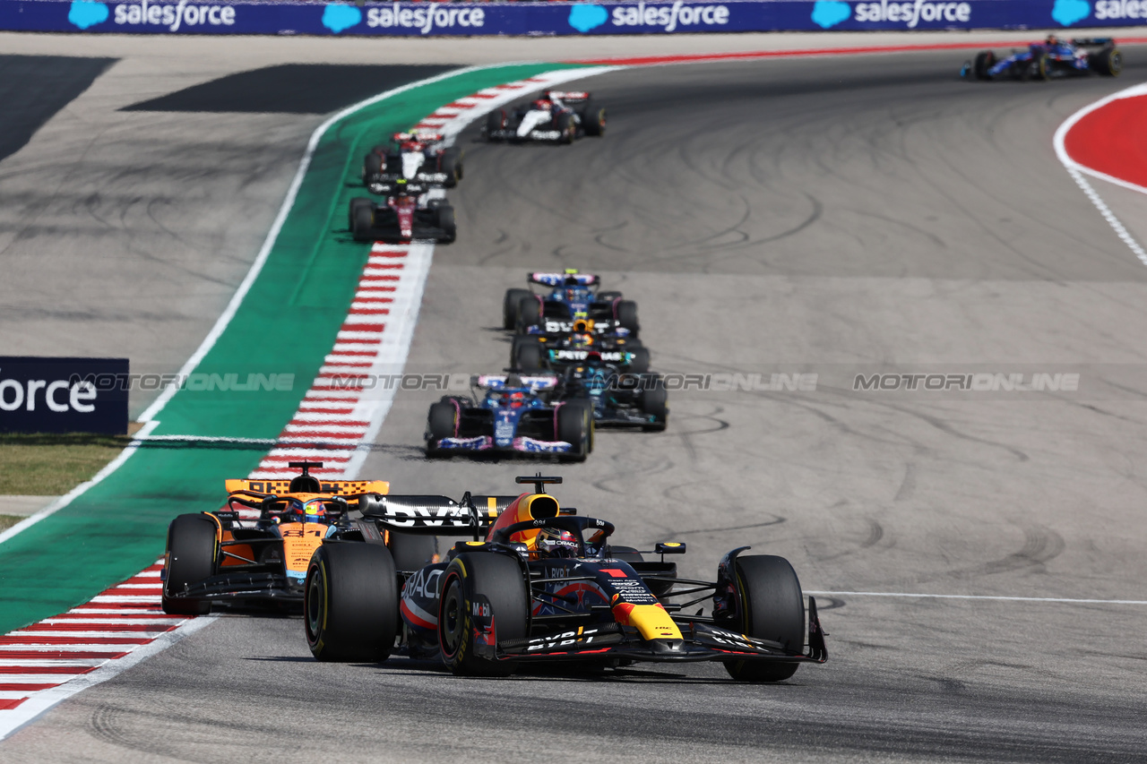 GP STATI UNITI, Max Verstappen (NLD) Red Bull Racing RB19.

22.10.2023. Formula 1 World Championship, Rd 19, United States Grand Prix, Austin, Texas, USA, Gara Day.

- www.xpbimages.com, EMail: requests@xpbimages.com © Copyright: Moy / XPB Images