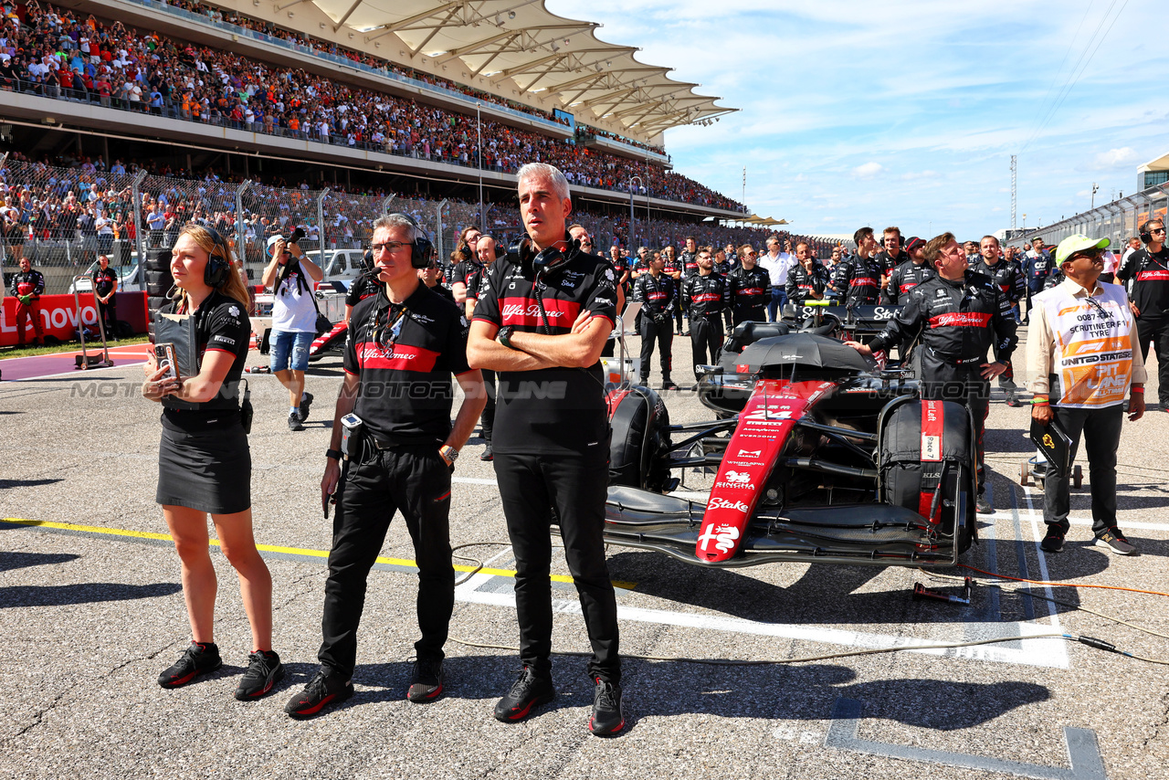 GP STATI UNITI, Alessandro Alunni Bravi (ITA) Alfa Romeo F1 Team Managing Director e Team Representative with Xevi Pujolar (ESP) Alfa Romeo F1 Team Head of Trackside Engineering e Ruth Buscombe (GBR) Alfa Romeo F1 Team Head of Gara Strategy on the grid.

22.10.2023. Formula 1 World Championship, Rd 19, United States Grand Prix, Austin, Texas, USA, Gara Day.

- www.xpbimages.com, EMail: requests@xpbimages.com © Copyright: Batchelor / XPB Images
