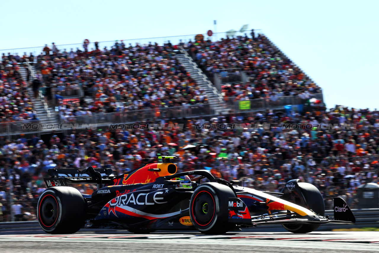 GP STATI UNITI, Sergio Perez (MEX) Red Bull Racing RB19.

22.10.2023. Formula 1 World Championship, Rd 19, United States Grand Prix, Austin, Texas, USA, Gara Day.

- www.xpbimages.com, EMail: requests@xpbimages.com © Copyright: Batchelor / XPB Images