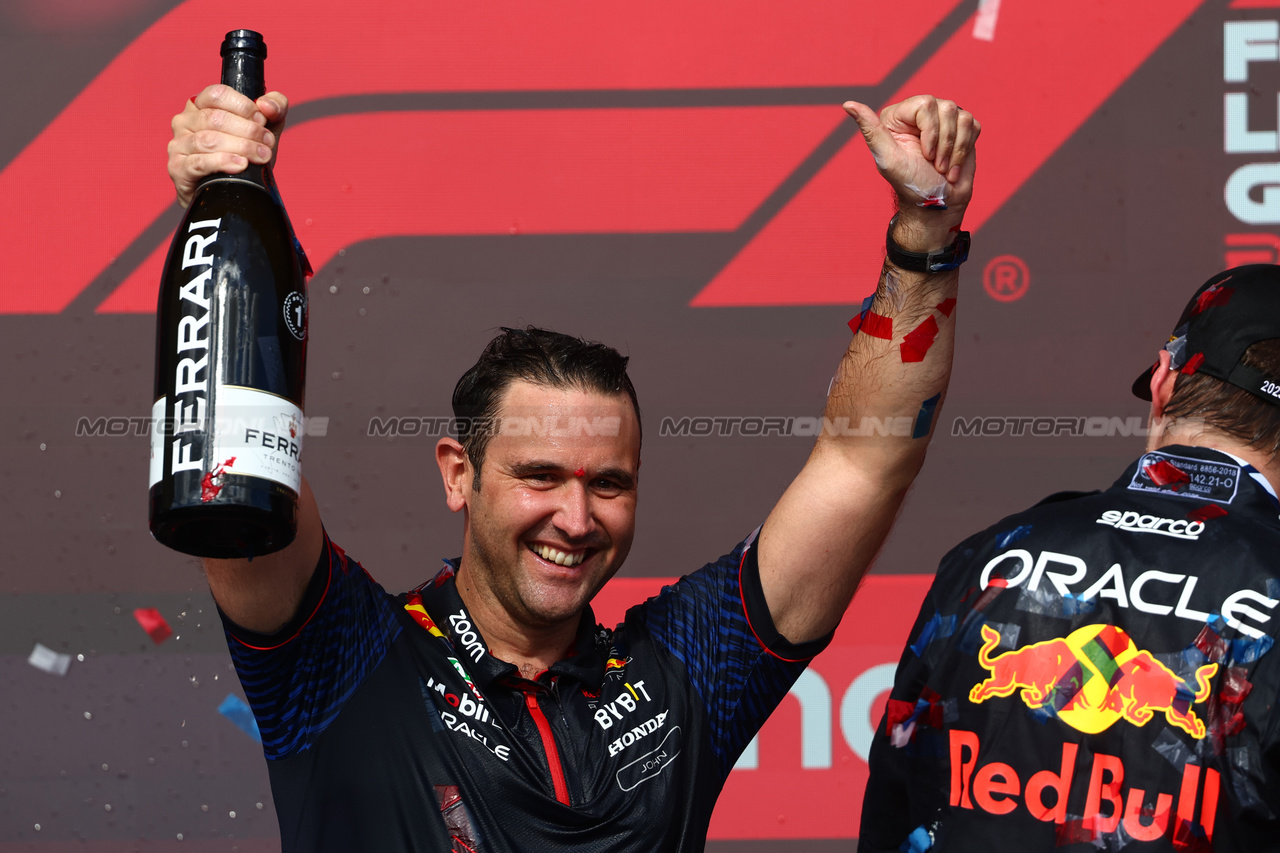 GP STATI UNITI, John Hammond (GBR) Red Bull Racing Physiotherapist.
22.10.2023. Formula 1 World Championship, Rd 19, United States Grand Prix, Austin, Texas, USA, Gara Day.
- www.xpbimages.com, EMail: requests@xpbimages.com © Copyright: Batchelor / XPB Images
