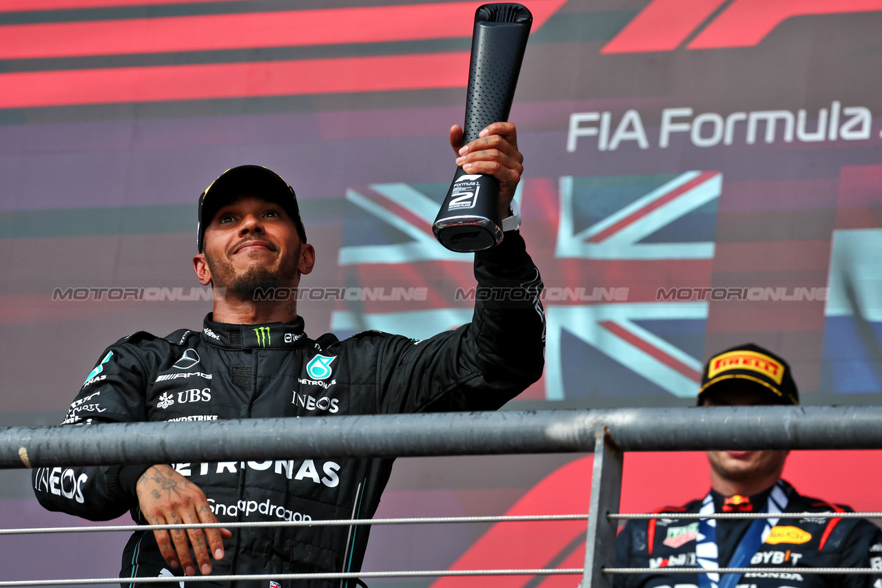 GP STATI UNITI, Lewis Hamilton (GBR) Mercedes AMG F1 celebrates his second position on the podium.

22.10.2023. Formula 1 World Championship, Rd 19, United States Grand Prix, Austin, Texas, USA, Gara Day.

- www.xpbimages.com, EMail: requests@xpbimages.com © Copyright: Moy / XPB Images