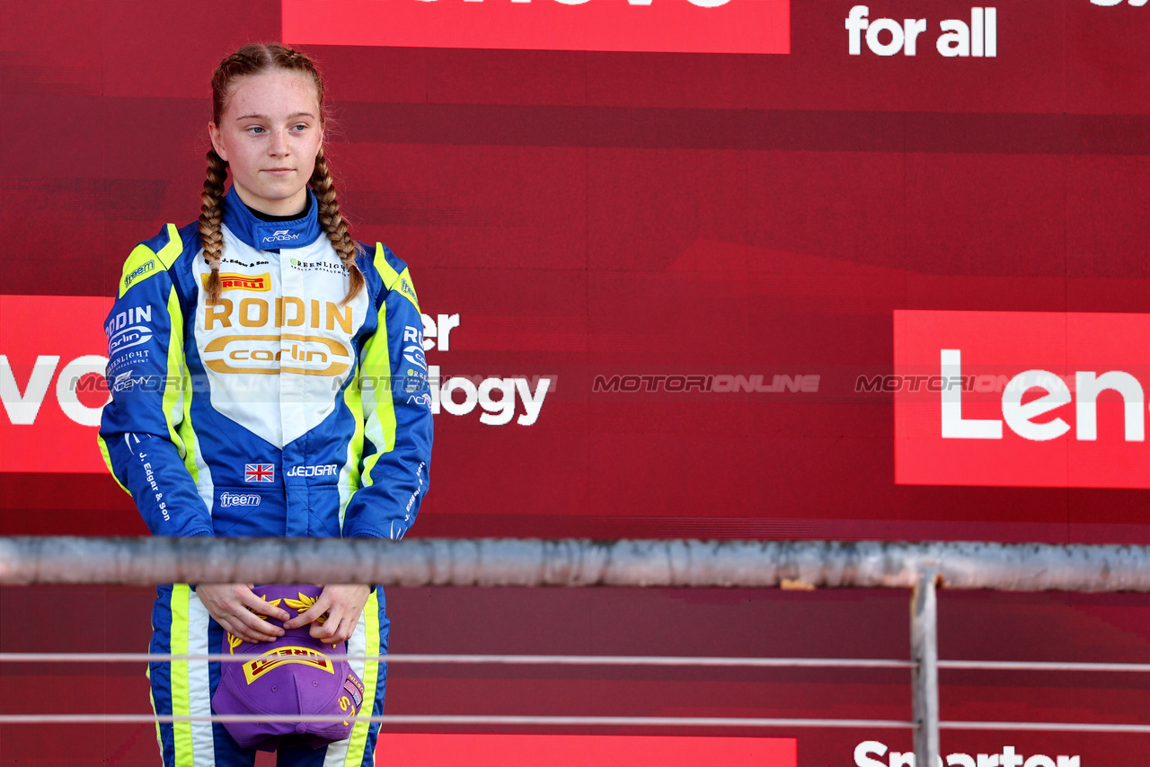 GP STATI UNITI, Gara winner Jessica Edgar (GBR) Rodin Carlin on the podium.

22.10.2023. F1 Academy, Rd 7, Gara 3, Austin, Texas, USA.

- www.xpbimages.com, EMail: requests@xpbimages.com © Copyright: Batchelor / XPB Images