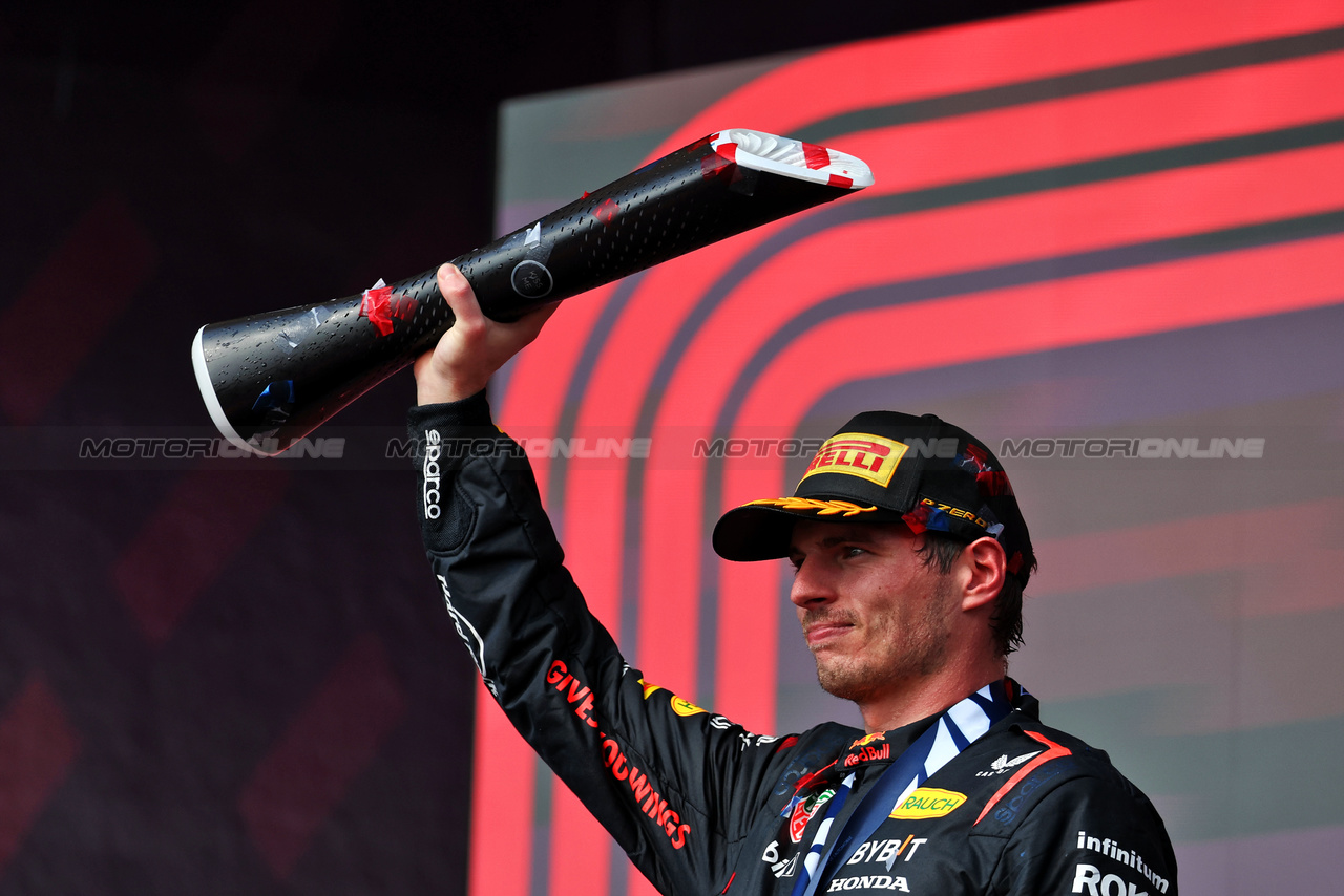GP STATI UNITI, Gara winner Max Verstappen (NLD) Red Bull Racing celebrates on the podium.

22.10.2023. Formula 1 World Championship, Rd 19, United States Grand Prix, Austin, Texas, USA, Gara Day.

- www.xpbimages.com, EMail: requests@xpbimages.com © Copyright: Moy / XPB Images