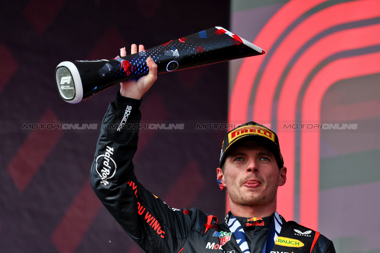 GP STATI UNITI, Gara winner Max Verstappen (NLD) Red Bull Racing celebrates on the podium.

22.10.2023. Formula 1 World Championship, Rd 19, United States Grand Prix, Austin, Texas, USA, Gara Day.

- www.xpbimages.com, EMail: requests@xpbimages.com © Copyright: Moy / XPB Images