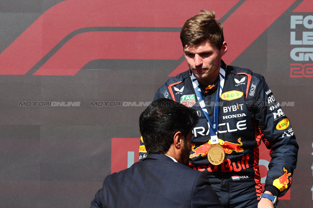 GP STATI UNITI, 1st place Max Verstappen (NLD) Red Bull Racing RB19 with Mohammed Bin Sulayem (UAE) FIA President.
22.10.2023. Formula 1 World Championship, Rd 19, United States Grand Prix, Austin, Texas, USA, Gara Day.
- www.xpbimages.com, EMail: requests@xpbimages.com © Copyright: Batchelor / XPB Images