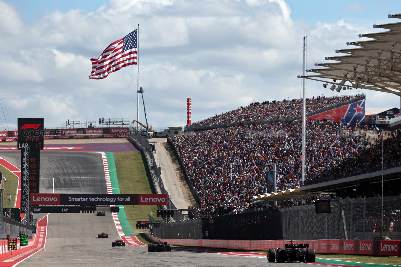 GP STATI UNITI, Sergio Perez (MEX) Red Bull Racing RB19.

22.10.2023. Formula 1 World Championship, Rd 19, United States Grand Prix, Austin, Texas, USA, Gara Day.

- www.xpbimages.com, EMail: requests@xpbimages.com © Copyright: Moy / XPB Images