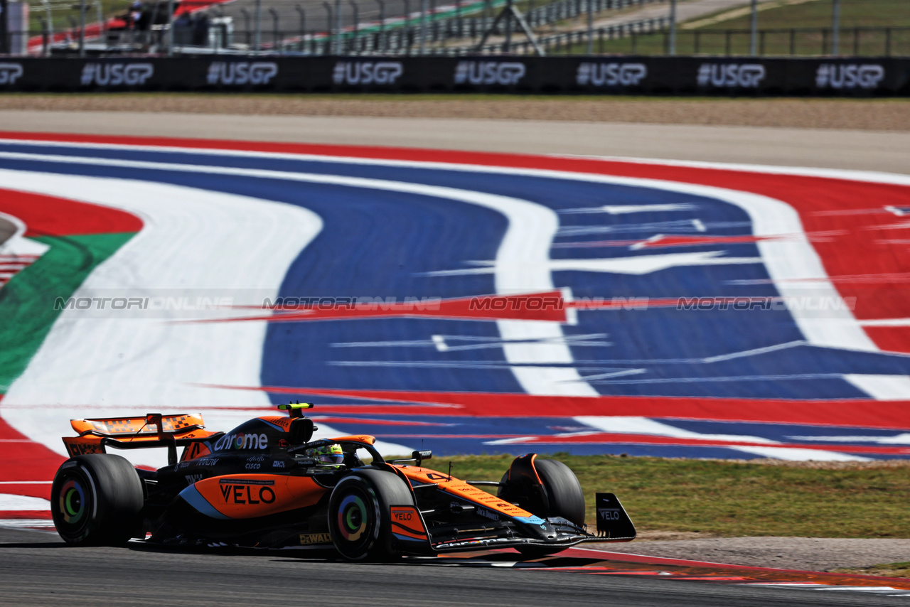 GP STATI UNITI, Lando Norris (GBR) McLaren MCL60.

22.10.2023. Formula 1 World Championship, Rd 19, United States Grand Prix, Austin, Texas, USA, Gara Day.

- www.xpbimages.com, EMail: requests@xpbimages.com © Copyright: Moy / XPB Images