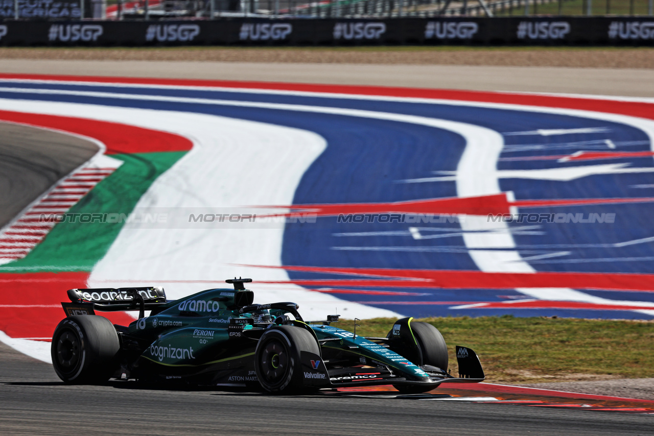 GP STATI UNITI, Lance Stroll (CDN) Aston Martin F1 Team AMR23.

22.10.2023. Formula 1 World Championship, Rd 19, United States Grand Prix, Austin, Texas, USA, Gara Day.

- www.xpbimages.com, EMail: requests@xpbimages.com © Copyright: Moy / XPB Images