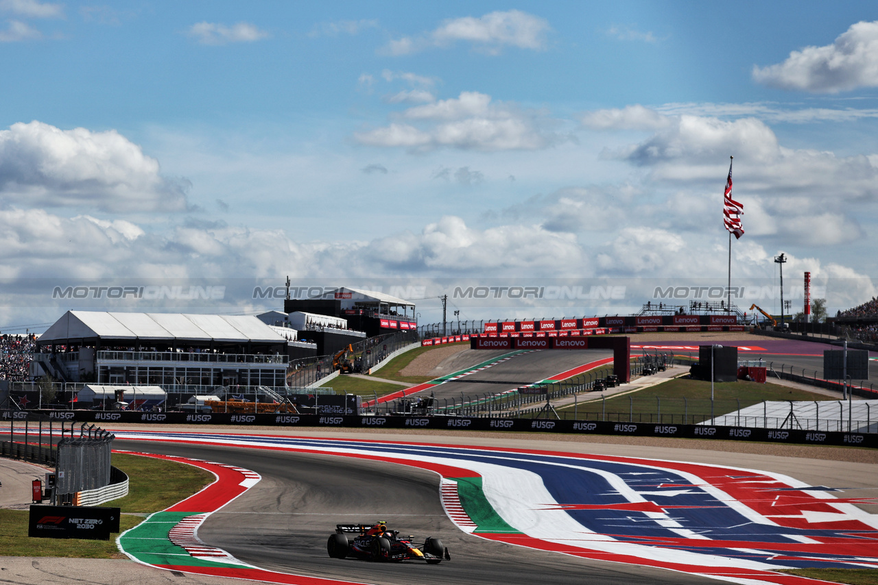 GP STATI UNITI, Sergio Perez (MEX) Red Bull Racing RB19.

22.10.2023. Formula 1 World Championship, Rd 19, United States Grand Prix, Austin, Texas, USA, Gara Day.

- www.xpbimages.com, EMail: requests@xpbimages.com © Copyright: Moy / XPB Images