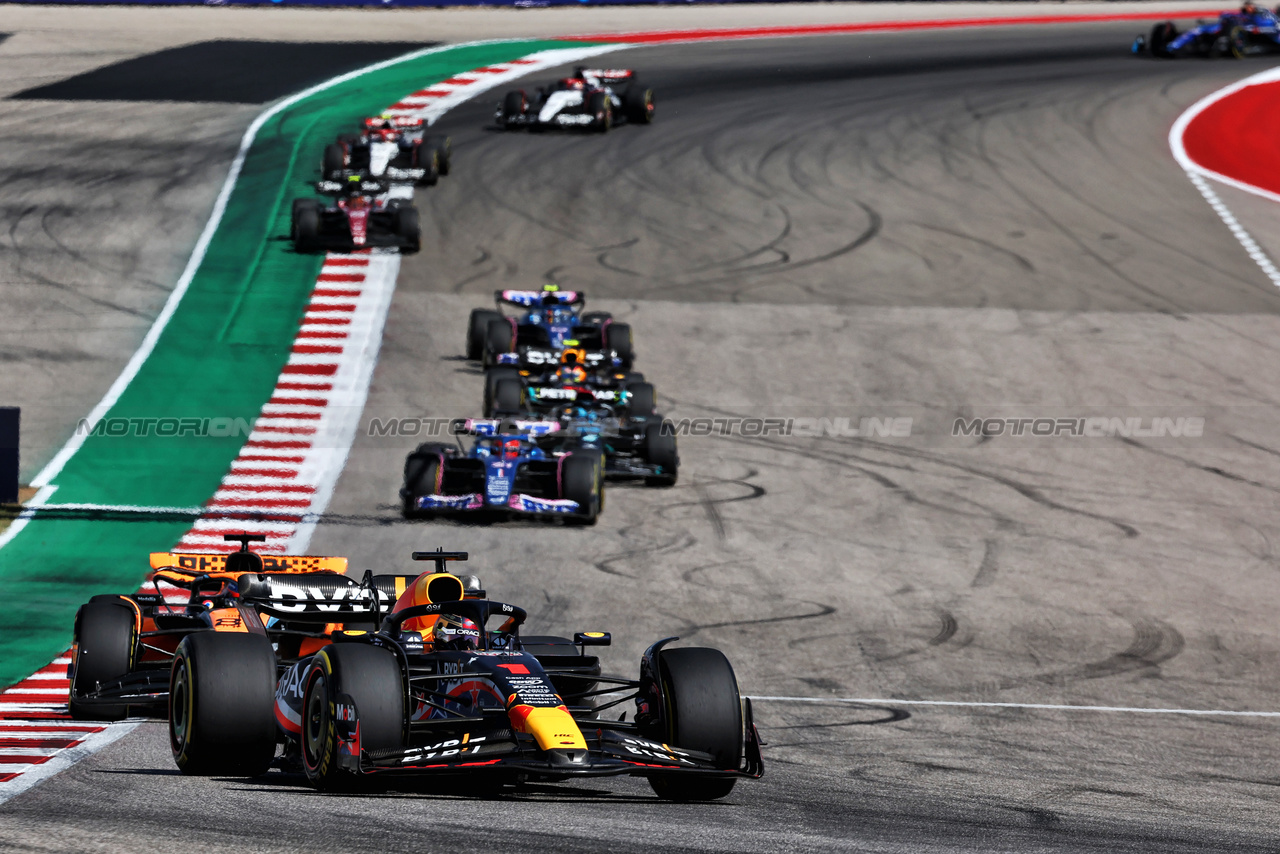 GP STATI UNITI, Max Verstappen (NLD) Red Bull Racing RB19.

22.10.2023. Formula 1 World Championship, Rd 19, United States Grand Prix, Austin, Texas, USA, Gara Day.

- www.xpbimages.com, EMail: requests@xpbimages.com © Copyright: Moy / XPB Images