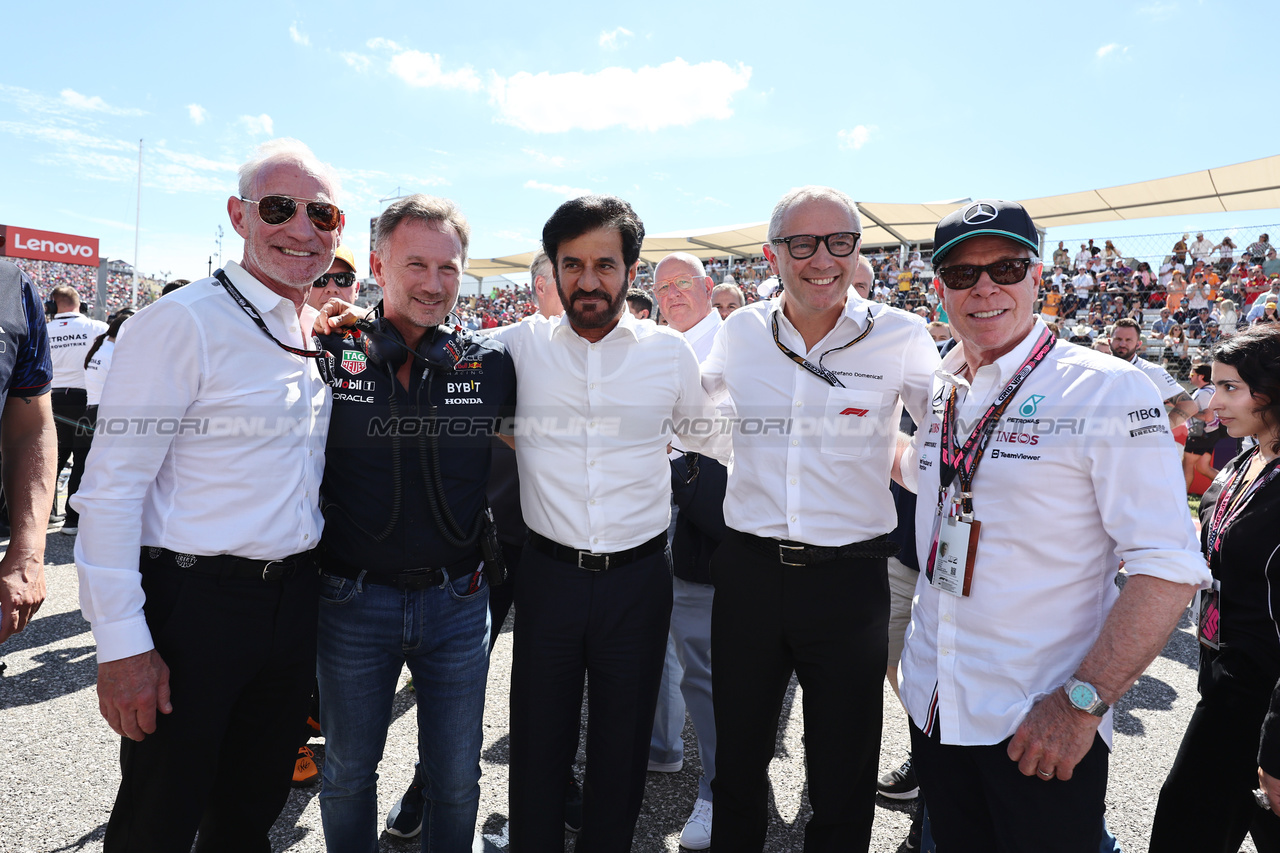 GP STATI UNITI, (L to R): Greg Maffei (USA) Liberty Media Corporation President e Chief Executive Officer; Christian Horner (GBR) Red Bull Racing Team Principal; Mohammed Bin Sulayem (UAE) FIA President; Stefano Domenicali (ITA) Formula One President e CEO; e Tommy Hilfiger (USA) on the grid.

22.10.2023. Formula 1 World Championship, Rd 19, United States Grand Prix, Austin, Texas, USA, Gara Day.

- www.xpbimages.com, EMail: requests@xpbimages.com © Copyright: Moy / XPB Images
