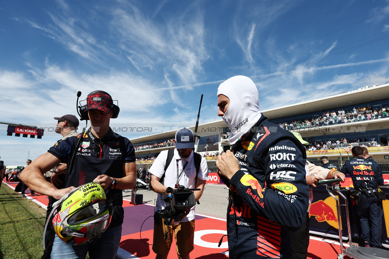 GP STATI UNITI, Sergio Perez (MEX) Red Bull Racing on the grid.

22.10.2023. Formula 1 World Championship, Rd 19, United States Grand Prix, Austin, Texas, USA, Gara Day.

- www.xpbimages.com, EMail: requests@xpbimages.com © Copyright: Moy / XPB Images