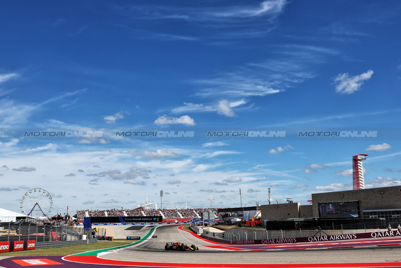 GP STATI UNITI, Sergio Perez (MEX) Red Bull Racing RB19.

22.10.2023. Formula 1 World Championship, Rd 19, United States Grand Prix, Austin, Texas, USA, Gara Day.

- www.xpbimages.com, EMail: requests@xpbimages.com © Copyright: Moy / XPB Images