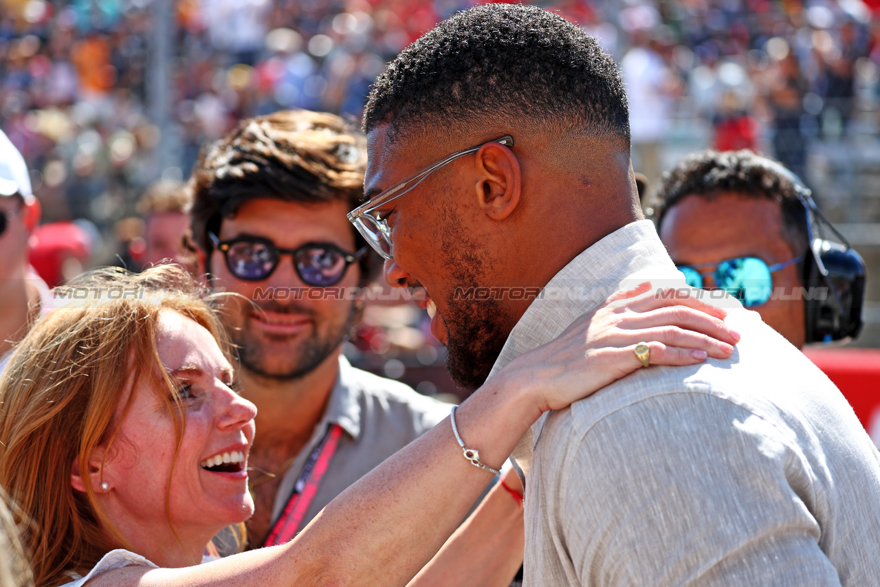 GP STATI UNITI, (L to R): Geri Horner (GBR) Singer with Anthony Joshua (GBR) Boxer e Otro Capital Alpine F1 Team Investor on the grid.

22.10.2023. Formula 1 World Championship, Rd 19, United States Grand Prix, Austin, Texas, USA, Gara Day.

 - www.xpbimages.com, EMail: requests@xpbimages.com © Copyright: Coates / XPB Images