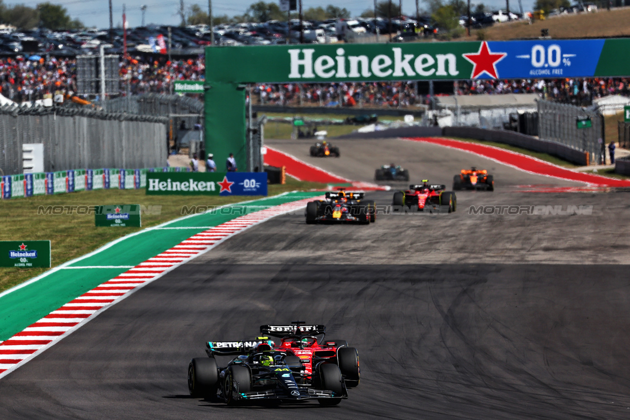 GP STATI UNITI, Lewis Hamilton (GBR) Mercedes AMG F1 W14.

22.10.2023. Formula 1 World Championship, Rd 19, United States Grand Prix, Austin, Texas, USA, Gara Day.

 - www.xpbimages.com, EMail: requests@xpbimages.com © Copyright: Coates / XPB Images