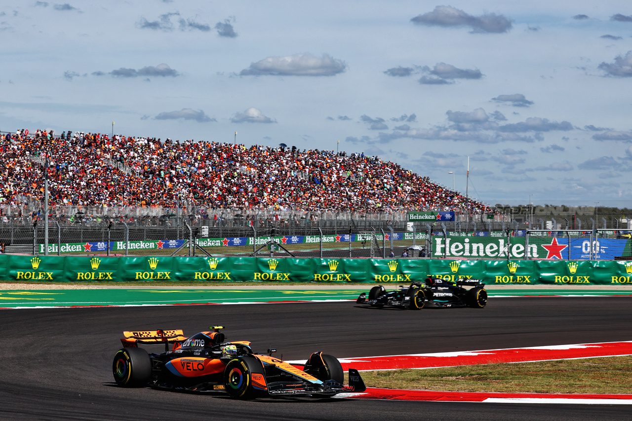 GP STATI UNITI, Lando Norris (GBR) McLaren MCL60.

22.10.2023. Formula 1 World Championship, Rd 19, United States Grand Prix, Austin, Texas, USA, Gara Day.

 - www.xpbimages.com, EMail: requests@xpbimages.com © Copyright: Coates / XPB Images