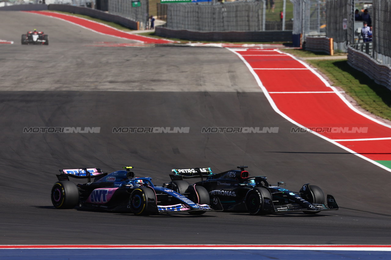 GP STATI UNITI, Pierre Gasly (FRA) Alpine F1 Team A523 e George Russell (GBR) Mercedes AMG F1 W14 battle for position.

22.10.2023. Formula 1 World Championship, Rd 19, United States Grand Prix, Austin, Texas, USA, Gara Day.

 - www.xpbimages.com, EMail: requests@xpbimages.com © Copyright: Coates / XPB Images