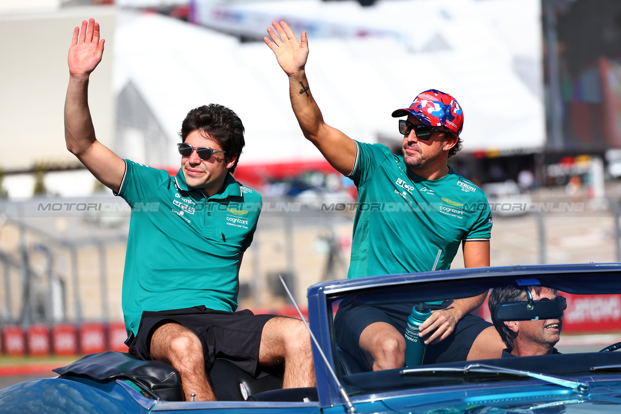 GP STATI UNITI, (L to R): Lance Stroll (CDN) Aston Martin F1 Team e Fernando Alonso (ESP) Aston Martin F1 Team on the drivers' parade.

22.10.2023. Formula 1 World Championship, Rd 19, United States Grand Prix, Austin, Texas, USA, Gara Day.

 - www.xpbimages.com, EMail: requests@xpbimages.com © Copyright: Coates / XPB Images