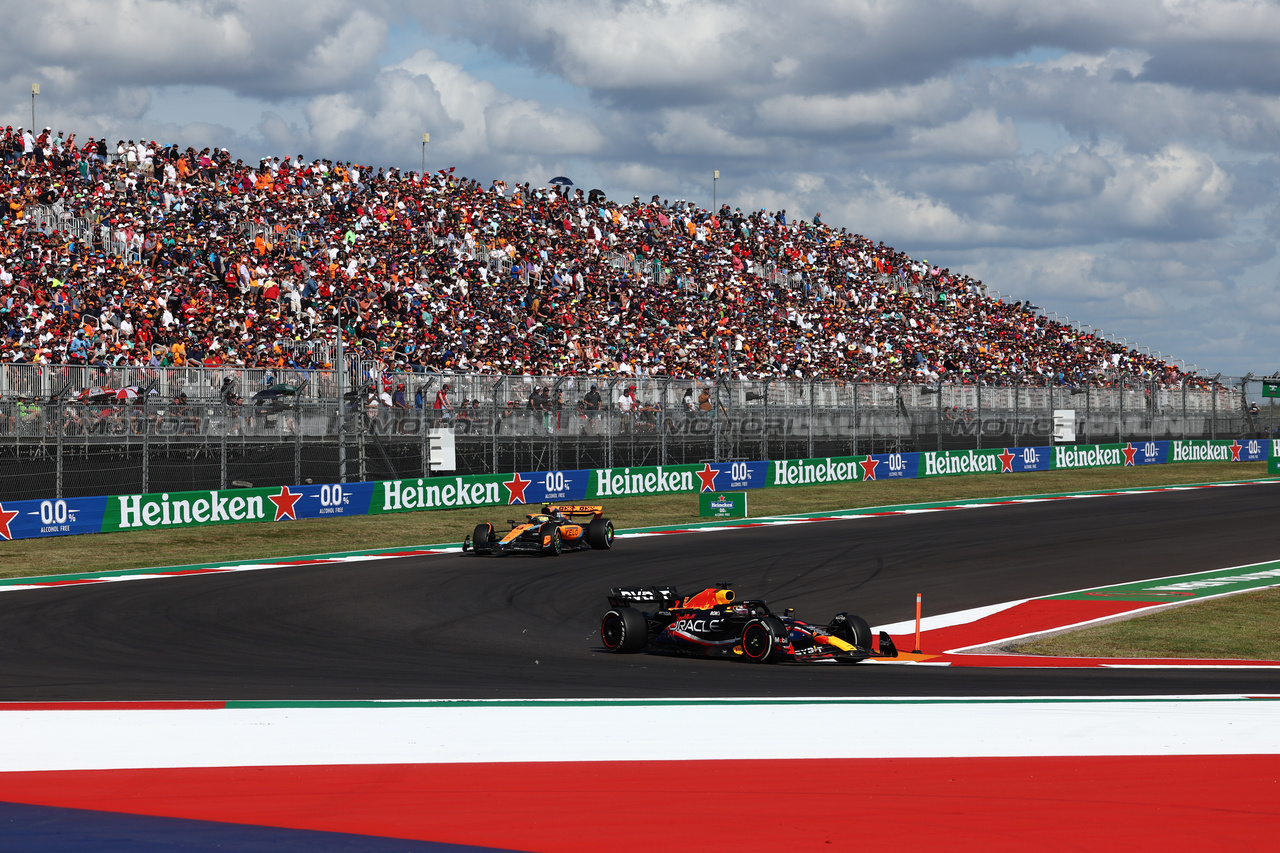 GP STATI UNITI, Max Verstappen (NLD) Red Bull Racing RB19.

22.10.2023. Formula 1 World Championship, Rd 19, United States Grand Prix, Austin, Texas, USA, Gara Day.

 - www.xpbimages.com, EMail: requests@xpbimages.com © Copyright: Coates / XPB Images