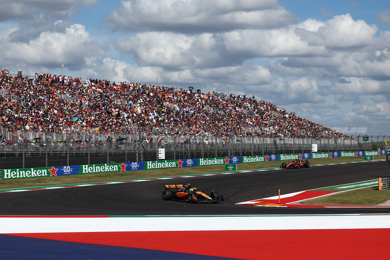 GP STATI UNITI, Lando Norris (GBR) McLaren MCL60.

22.10.2023. Formula 1 World Championship, Rd 19, United States Grand Prix, Austin, Texas, USA, Gara Day.

 - www.xpbimages.com, EMail: requests@xpbimages.com © Copyright: Coates / XPB Images