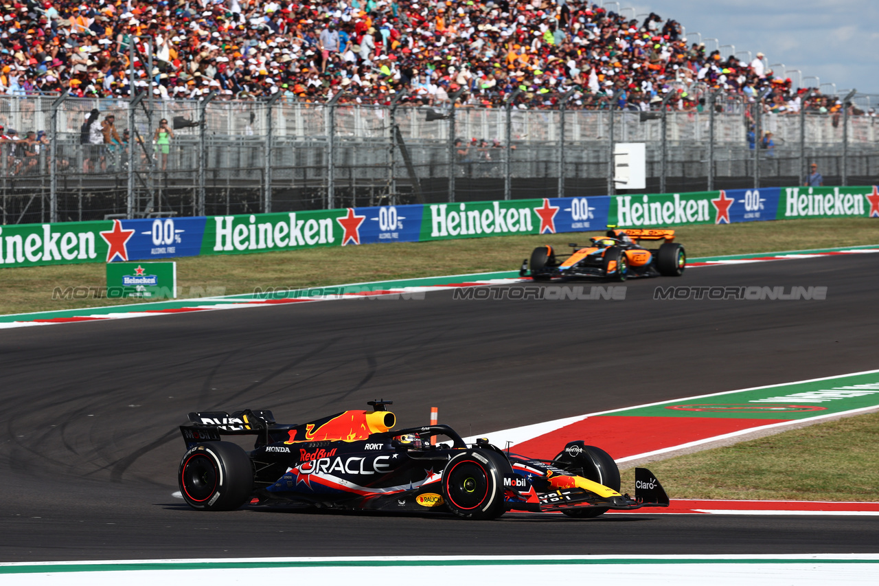 GP STATI UNITI, Max Verstappen (NLD) Red Bull Racing RB19.

22.10.2023. Formula 1 World Championship, Rd 19, United States Grand Prix, Austin, Texas, USA, Gara Day.

 - www.xpbimages.com, EMail: requests@xpbimages.com © Copyright: Coates / XPB Images