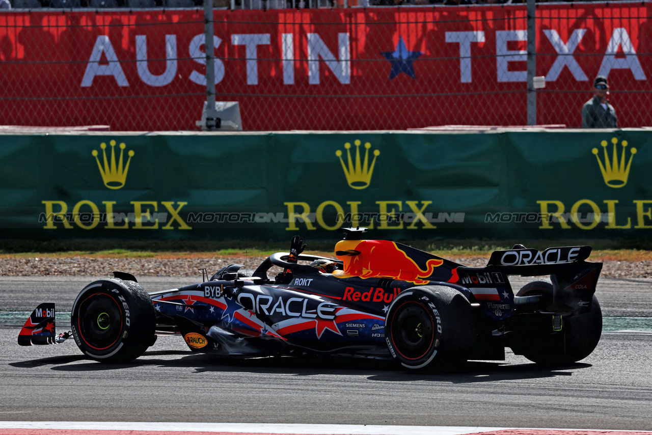 GP STATI UNITI, Gara winner Max Verstappen (NLD) Red Bull Racing RB19 celebrates at the end of the race.

22.10.2023. Formula 1 World Championship, Rd 19, United States Grand Prix, Austin, Texas, USA, Gara Day.

 - www.xpbimages.com, EMail: requests@xpbimages.com © Copyright: Coates / XPB Images