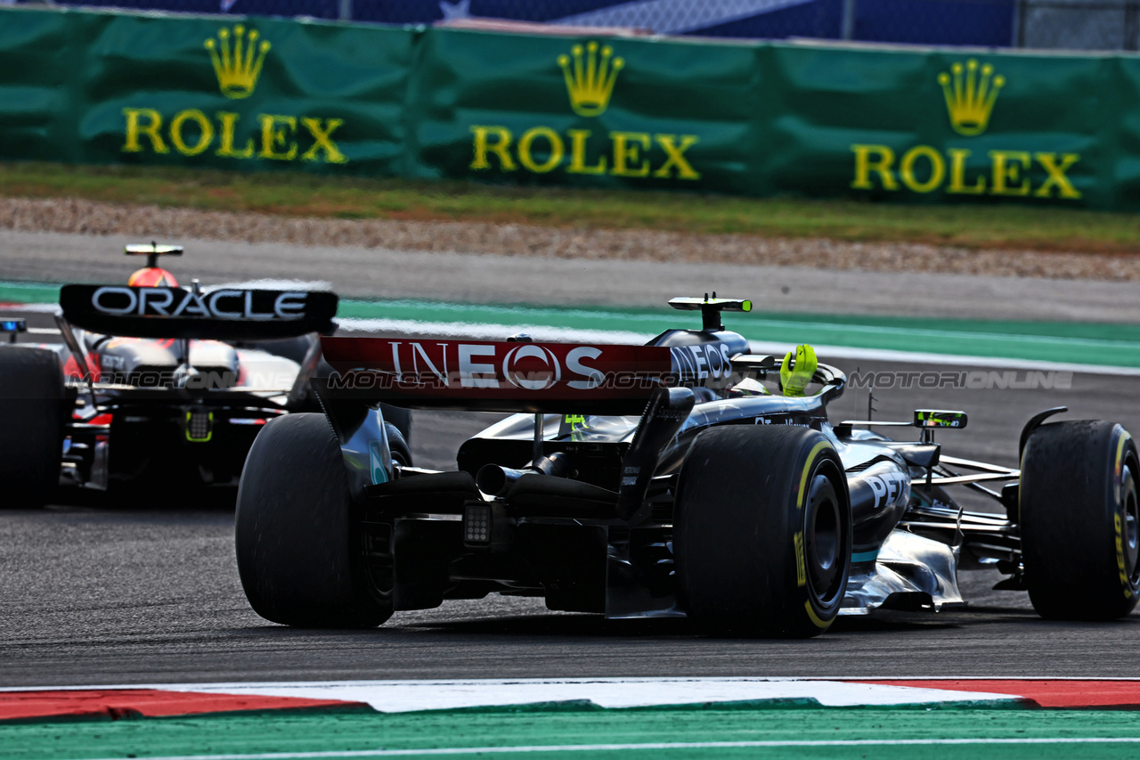 GP STATI UNITI, Lewis Hamilton (GBR) Mercedes AMG F1 W14 celebrates at the end of the race.

22.10.2023. Formula 1 World Championship, Rd 19, United States Grand Prix, Austin, Texas, USA, Gara Day.

 - www.xpbimages.com, EMail: requests@xpbimages.com © Copyright: Coates / XPB Images