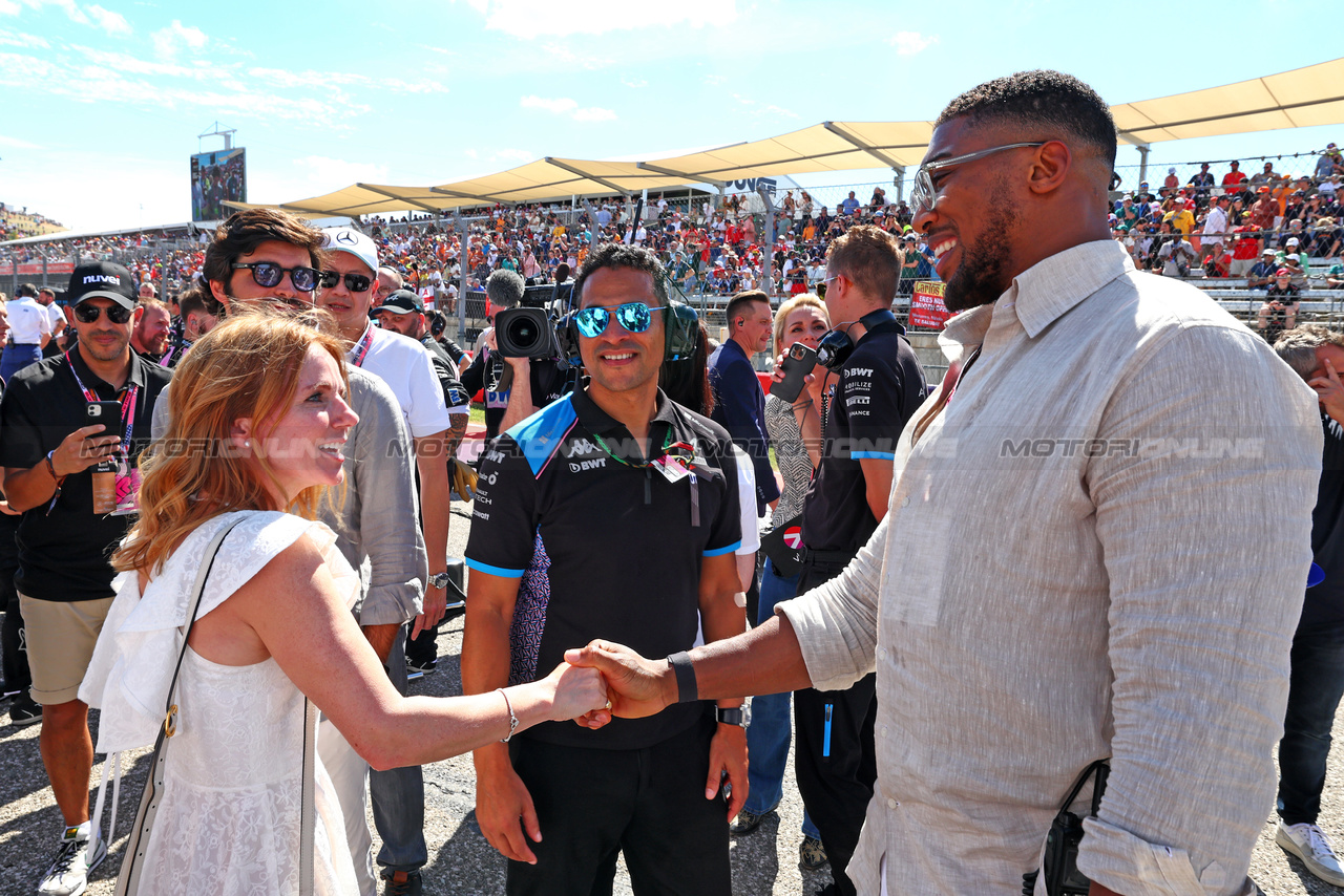 GP STATI UNITI, (L to R): Geri Horner (GBR) Singer with Anthony Joshua (GBR) Boxer e Otro Capital Alpine F1 Team Investor on the grid.

22.10.2023. Formula 1 World Championship, Rd 19, United States Grand Prix, Austin, Texas, USA, Gara Day.

 - www.xpbimages.com, EMail: requests@xpbimages.com © Copyright: Coates / XPB Images